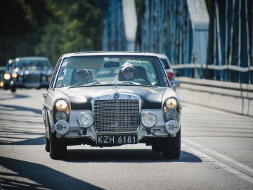Miłośniczki klasycznych Mercedes&oacute;w w Janowie Podlaskim